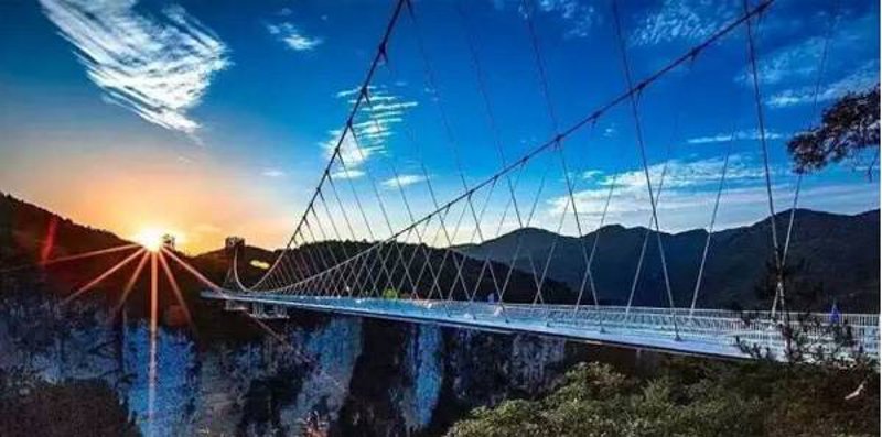 张家界旅游全攻略：天门山、大峡谷、凤凰古城怎么玩？跟团游与自由行一次讲透